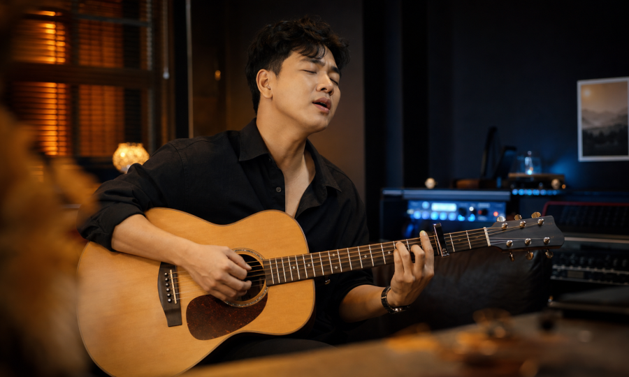 Tự đệm hát bài Việt